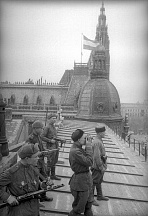 Обращение Посла России в Австрии Д.Е.Любинского по случаю онлайн-открытия 11 мая в Еврейском музее Вены  выставки "Евгений Халдей. Фотограф освобождения"