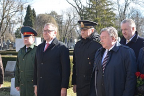 О церемониях возложения по случаю Дня защитника Отечества