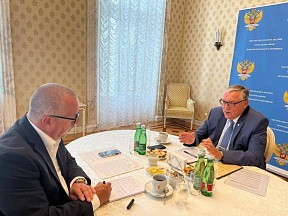 Das Interview von Botschafter Dmitrij Ljubinskij dem Online-Medium Exxpress